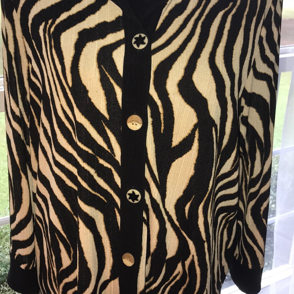Zebra Stripe Flowing Button Up Top Sz: L Tanjay - image 4